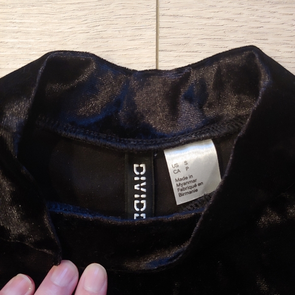 Black velvet turtleneck // size S - Picture 3 of 6